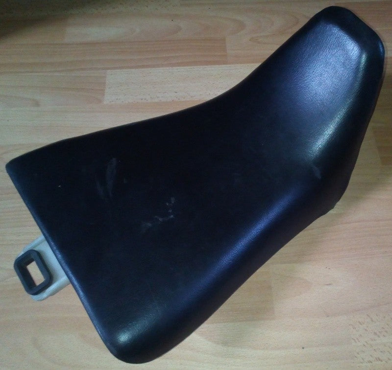 Selle pilote d'occasion pour Yamaha 600 FZR 1989-1993 3HE-24710-00 ref-00688