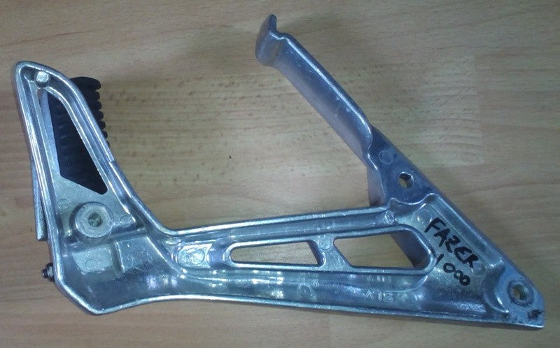 Platine repose pied Yamaha FZS 1000 Fazer 2001-2003 ref-00755