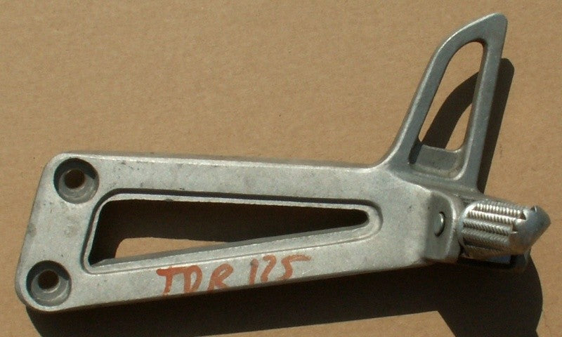 Repose pied passager Yamaha 125 TDR 1993-2002 ref-01049
