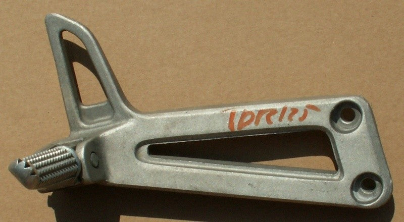 Repose pied passager Yamaha 125 TDR 1993-2002 ref-01051