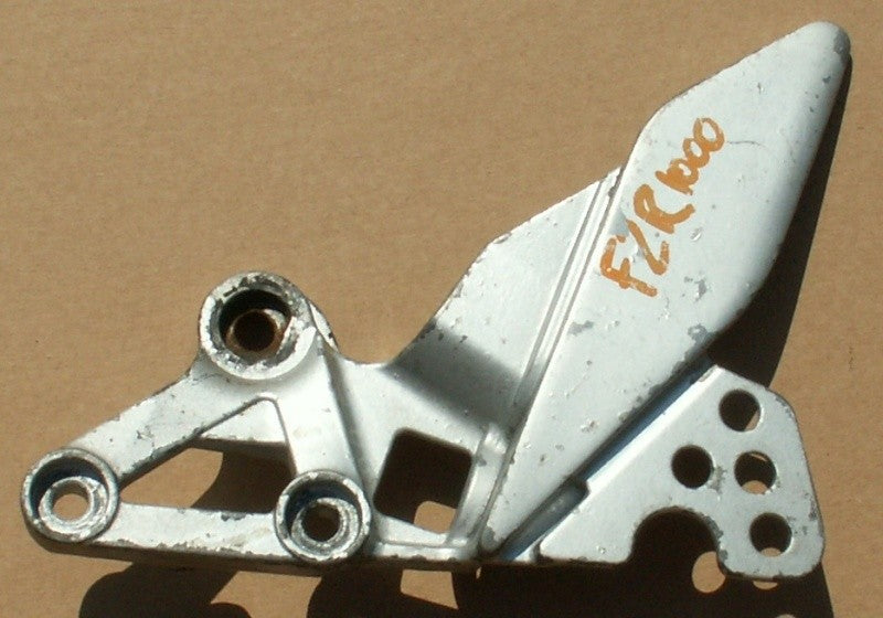 Repose pied pilote Yamaha 1000 FZR 1987-1988 ref-01052