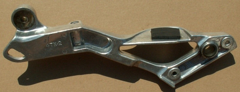 Repose pied droit Yamaha 850 TDM 1996-2001 ref-01063