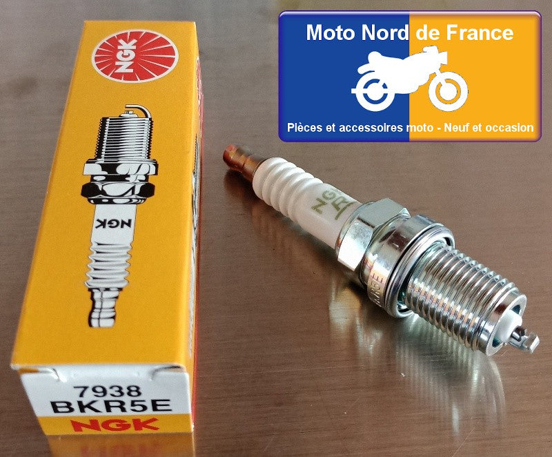 Bougie d'allumage NGK type BKR5E (7938)