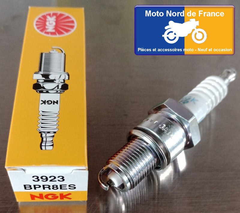 Bougie d'allumage NGK type BPR8ES (3923)