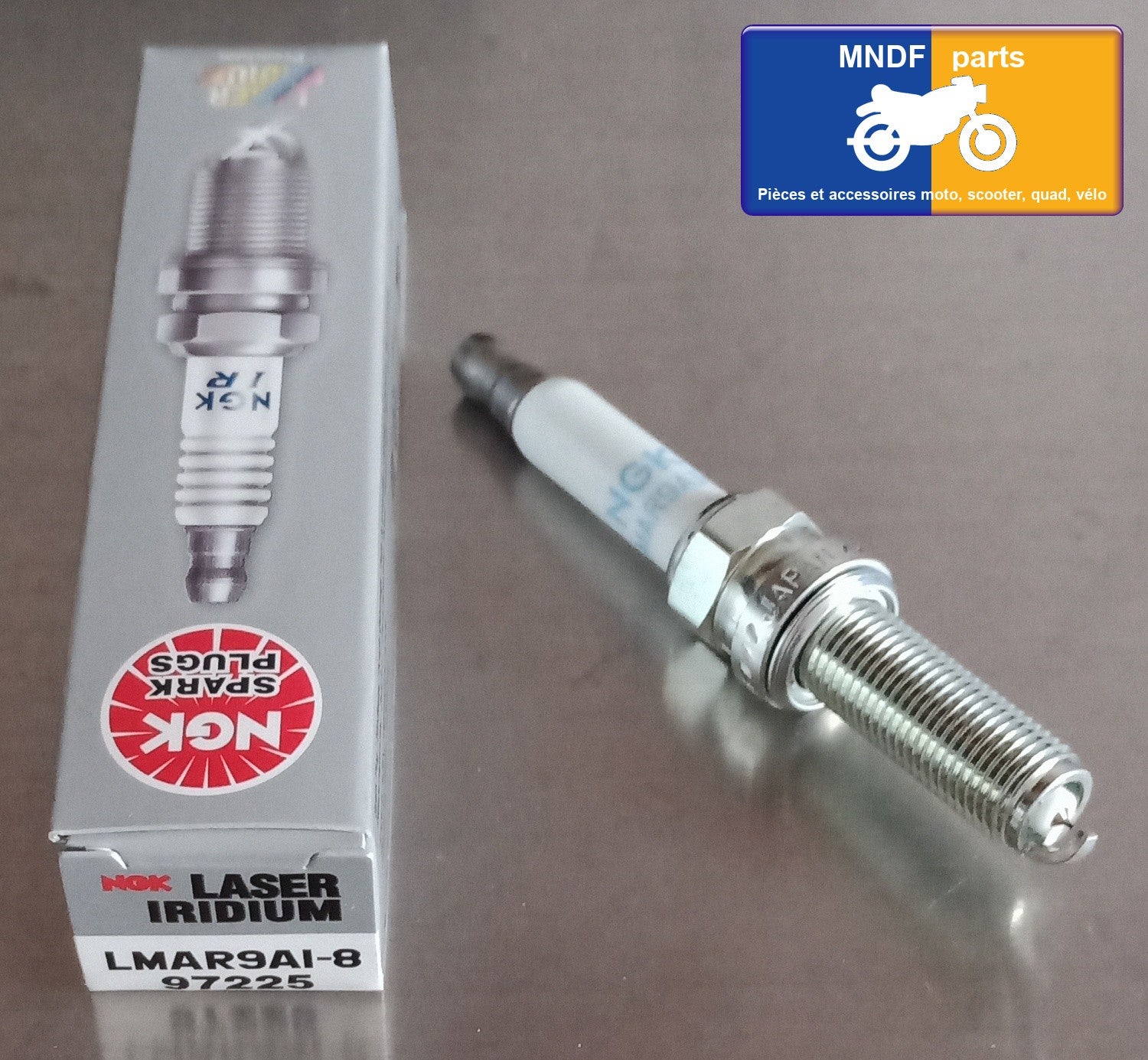 Bougie d'allumage NGK iridium type LMAR9AI-8 (97225)