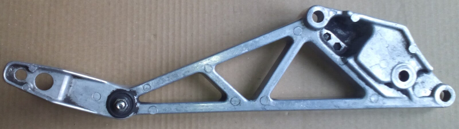 Platine repose pied Honda VF 750 F 1983-1984 ref-00364