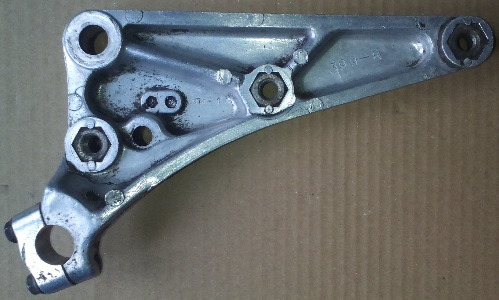 Platine repose pied Honda CB 125 Twin 1978-1981 ref. 00380