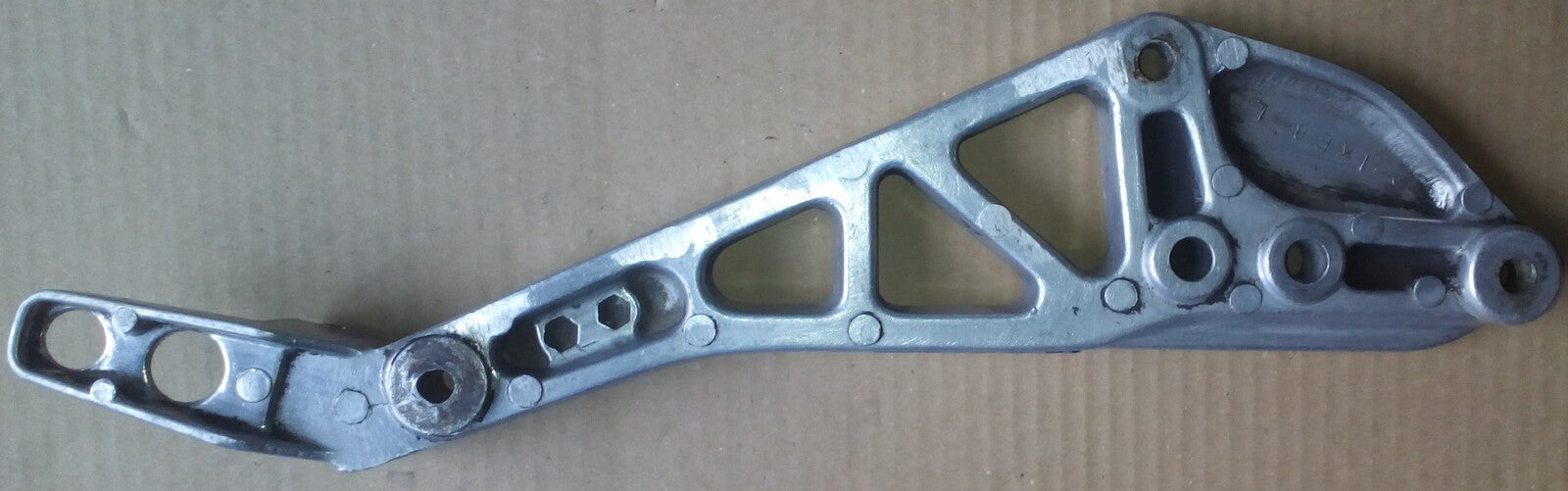 Platine repose pied Honda VF 400 1983-1984