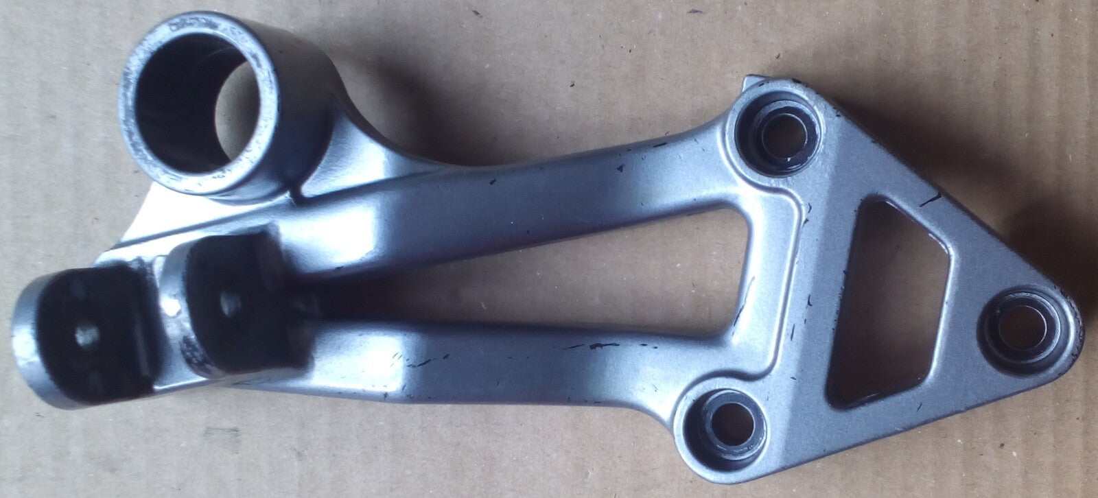 Platine repose pied Kawasaki ZZR 1100 1990-1992 ref. 00406