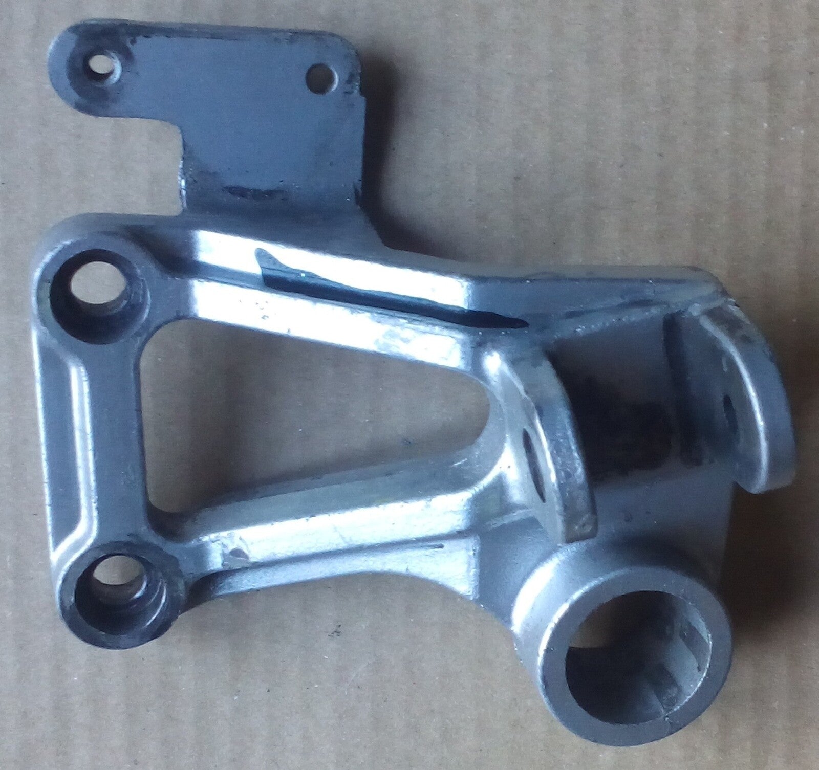 Platine repose pied Kawasaki GPZ 600 R 1987-1989