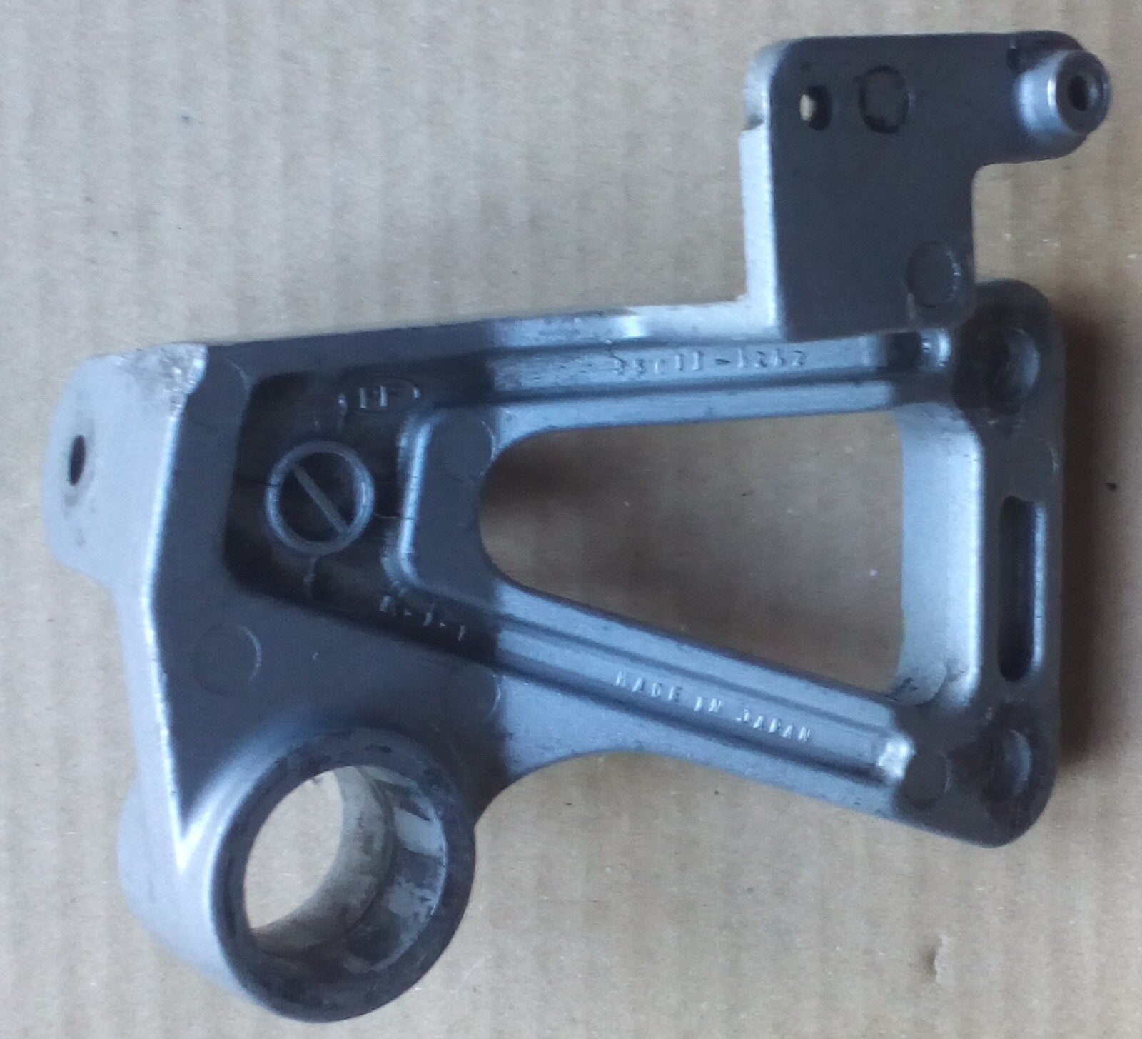 Platine repose pied Kawasaki GPZ 600 R 1987-1989