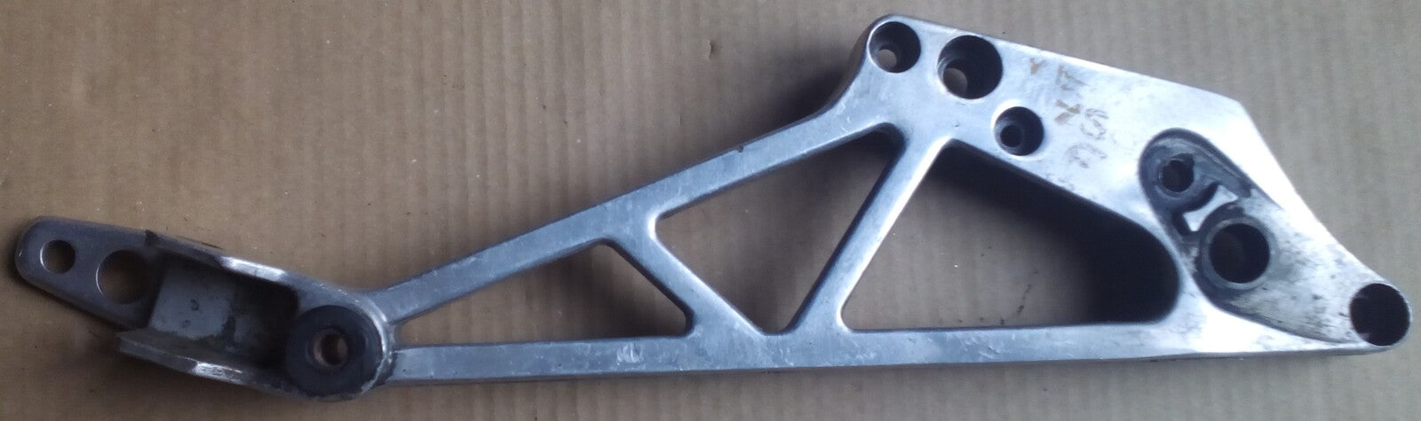 Platine repose pied Honda VF 750 F 1983-1984 ref-00446