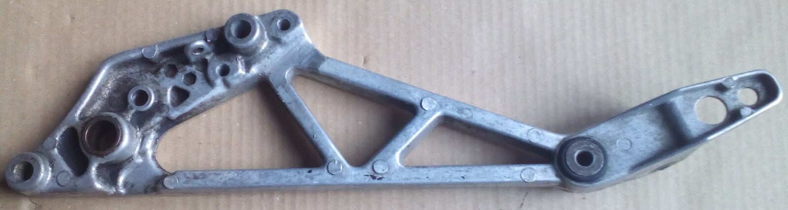 Platine repose pied Honda VF 750 F 1983-1984 ref-00446