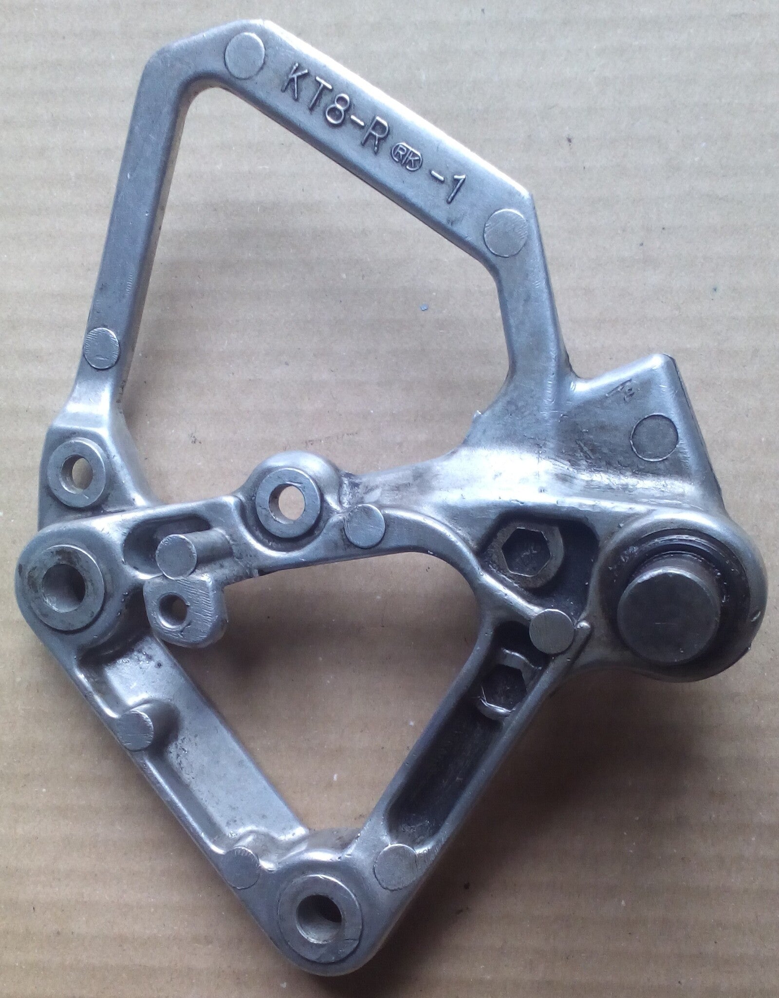 Platine repose pied Honda CBR 600 F 1987