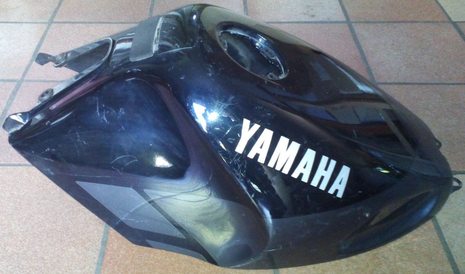 Capot de réservoir Yamaha FZR 600 1989-1997 ref-00268