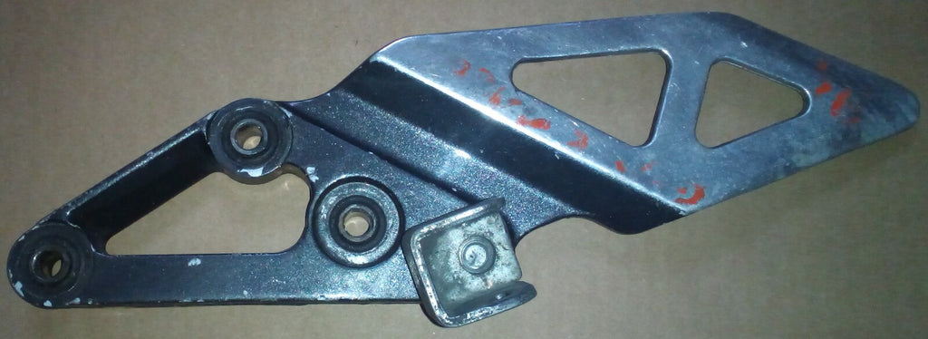 Platine repose pied Suzuki 1100 GSX-R 1993-1998 ref-00472