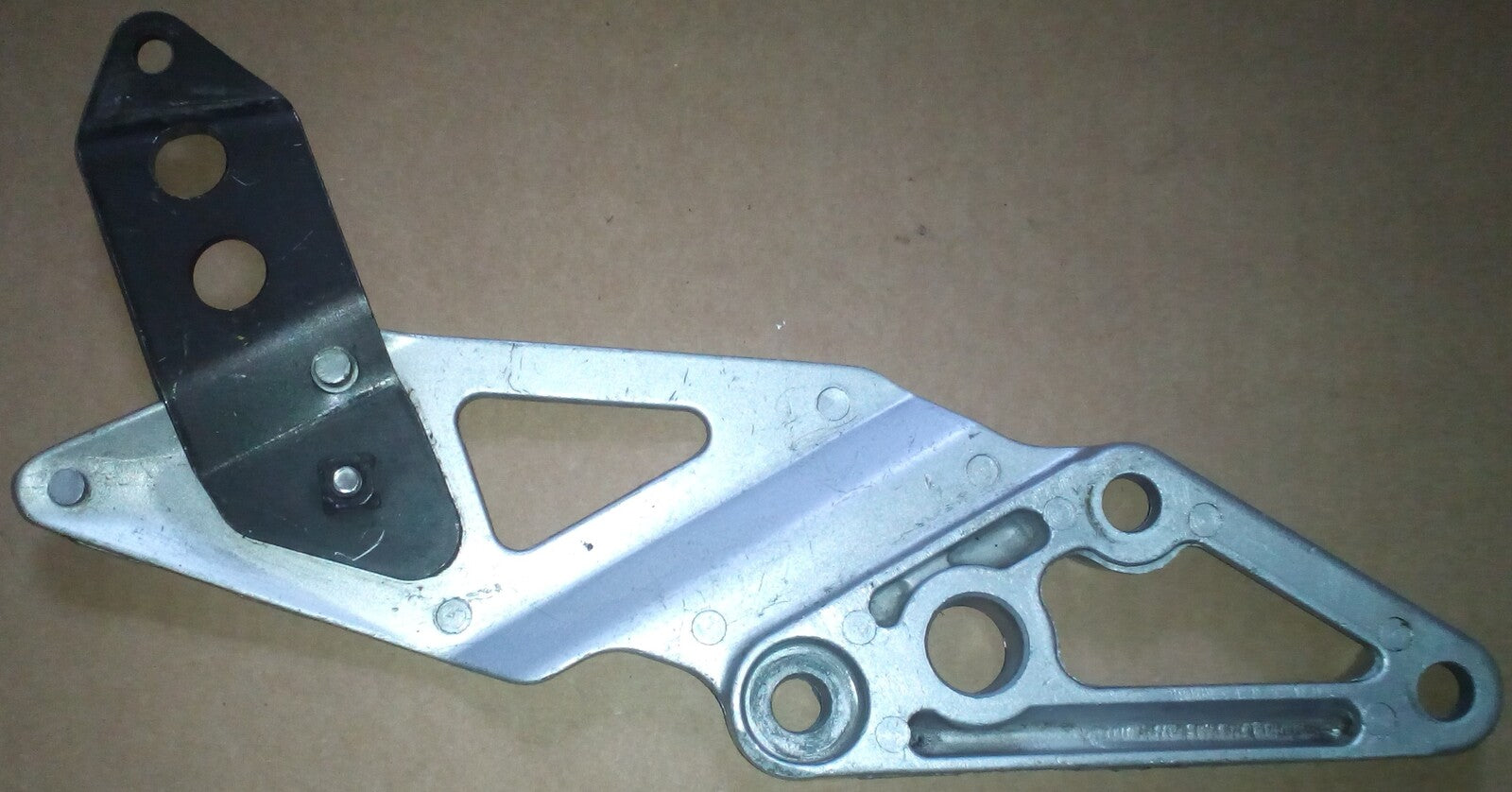 Platine repose pied Suzuki 1100 GSX-R 1993-1998 ref-00481