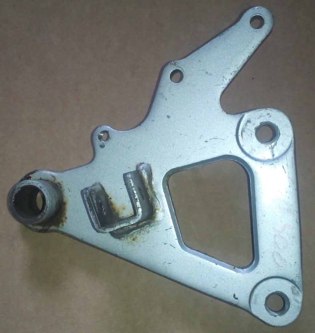 Platine repose pied Suzuki 500 GS 1989-2002 ref-00485