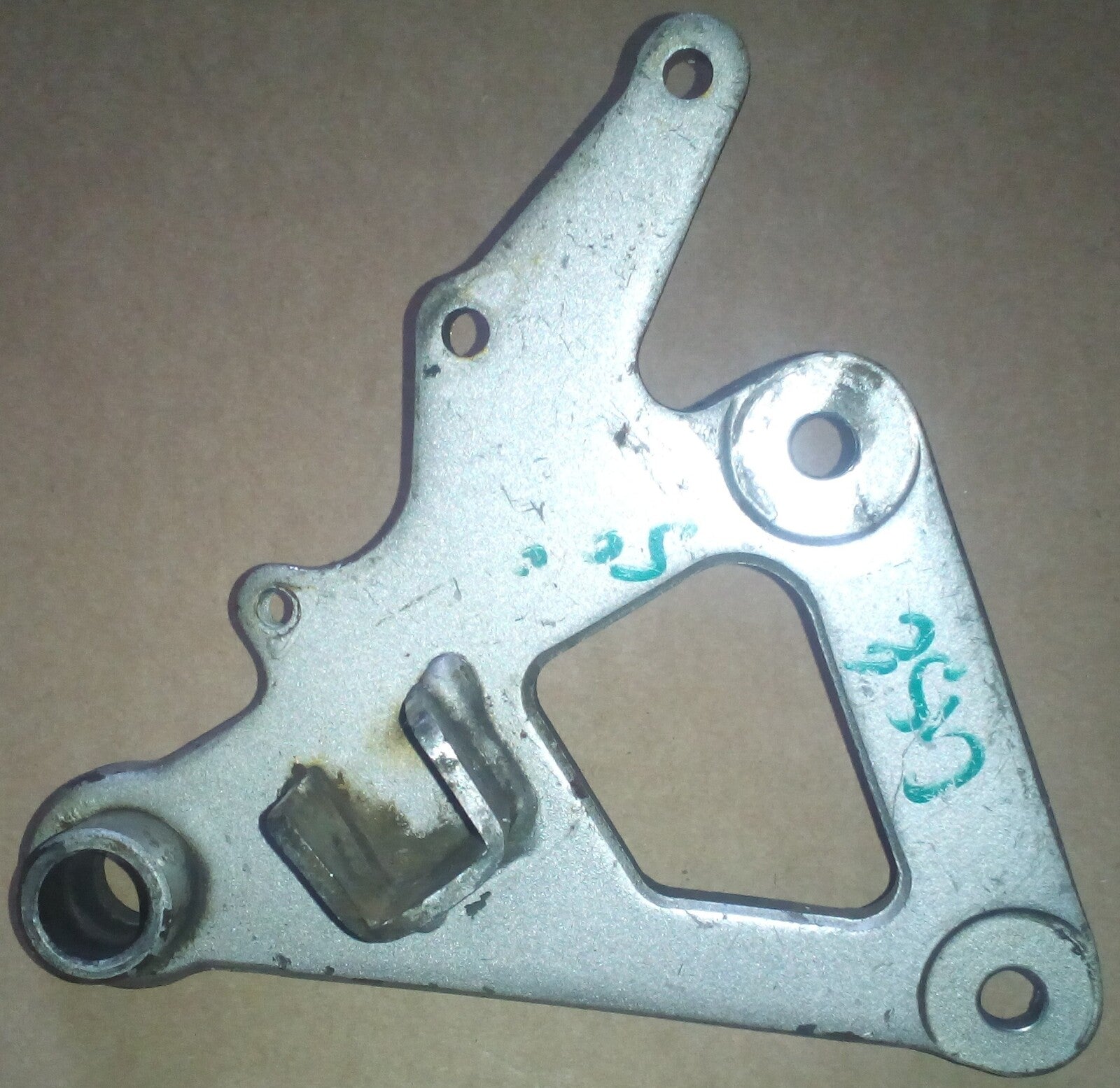 Platine repose pied Suzuki 500 GS 1989-2002 ref-00486