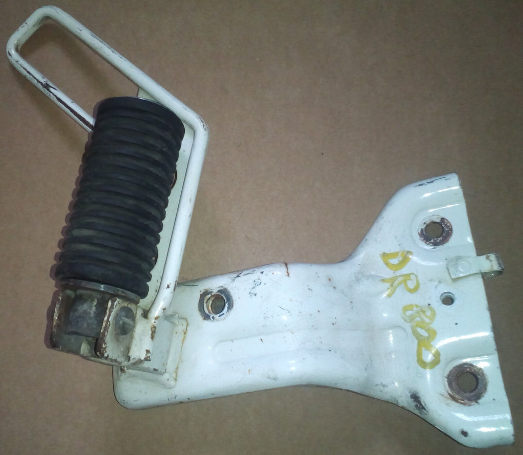 Platine repose pied Suzuki DR 800 ref-00489