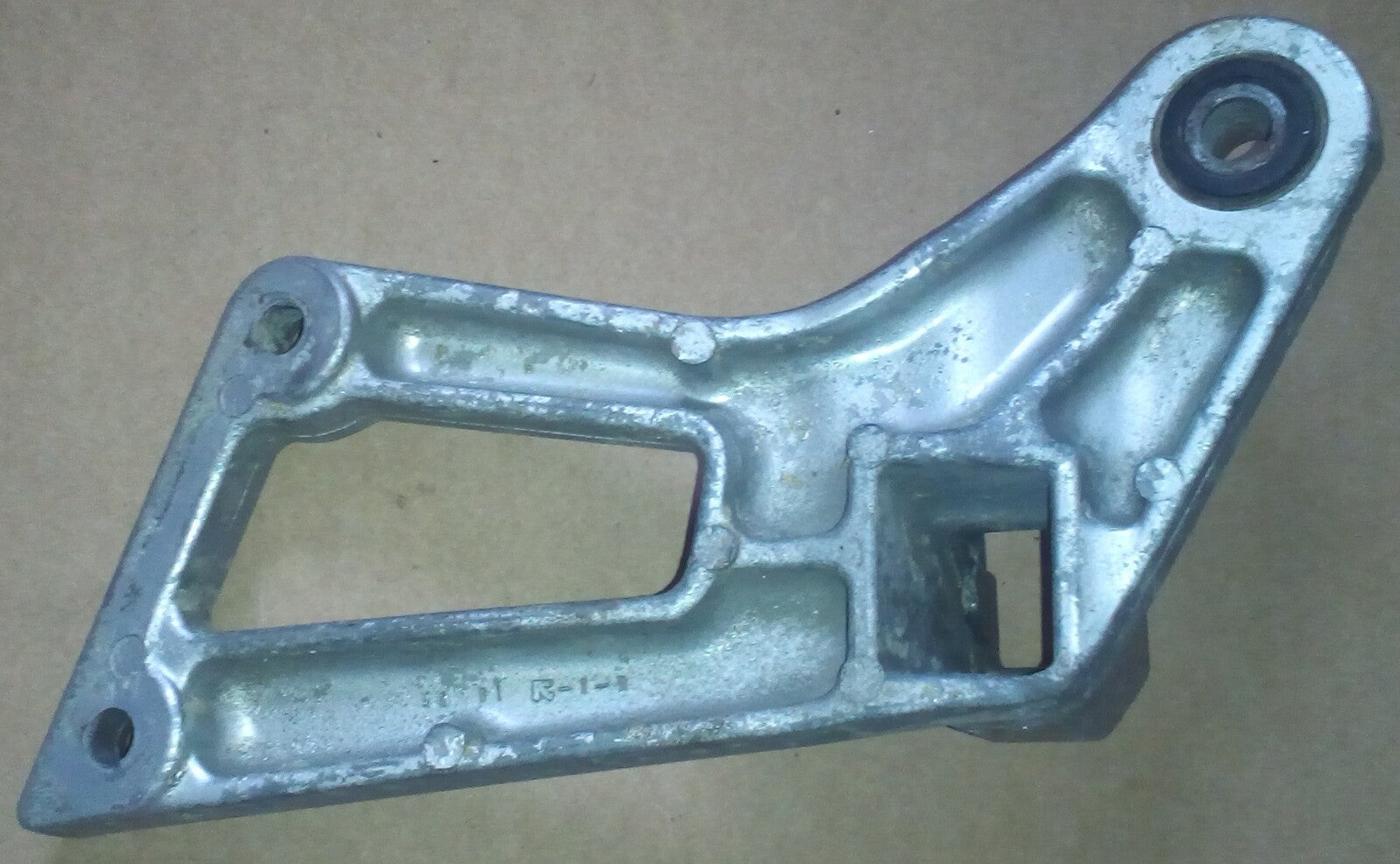 Platine repose pied Suzuki 1100 GSX-F 1988-1994 ref-00501