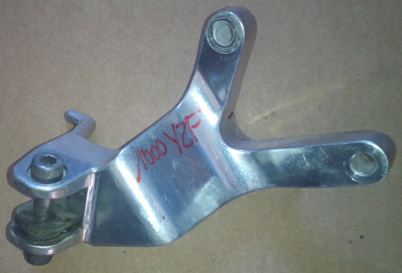 Platine repose pied Yamaha YZF 1000 Thunderace 1996-2001 ref-00506