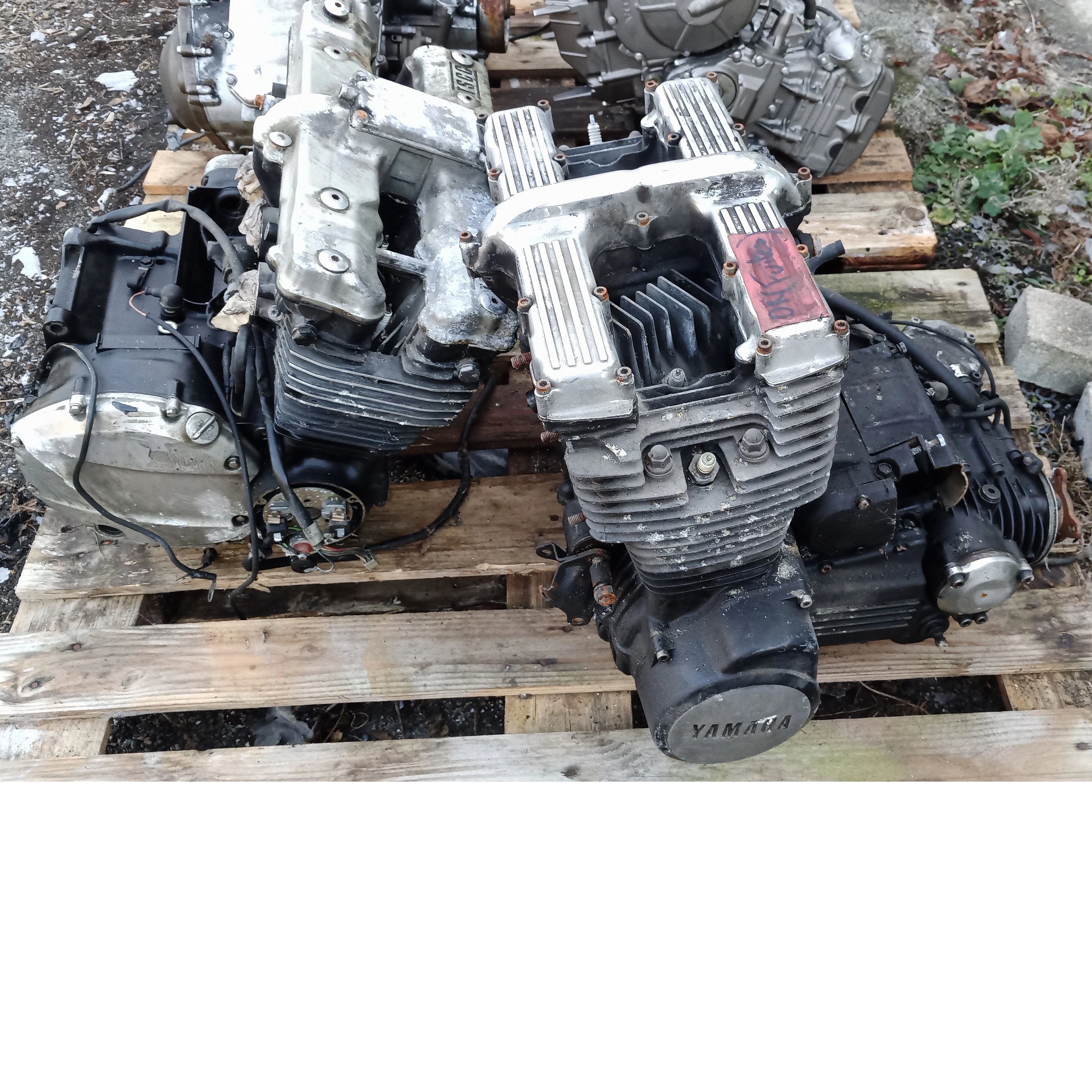 Lot de 12 moteurs moto et scooter pour pièces