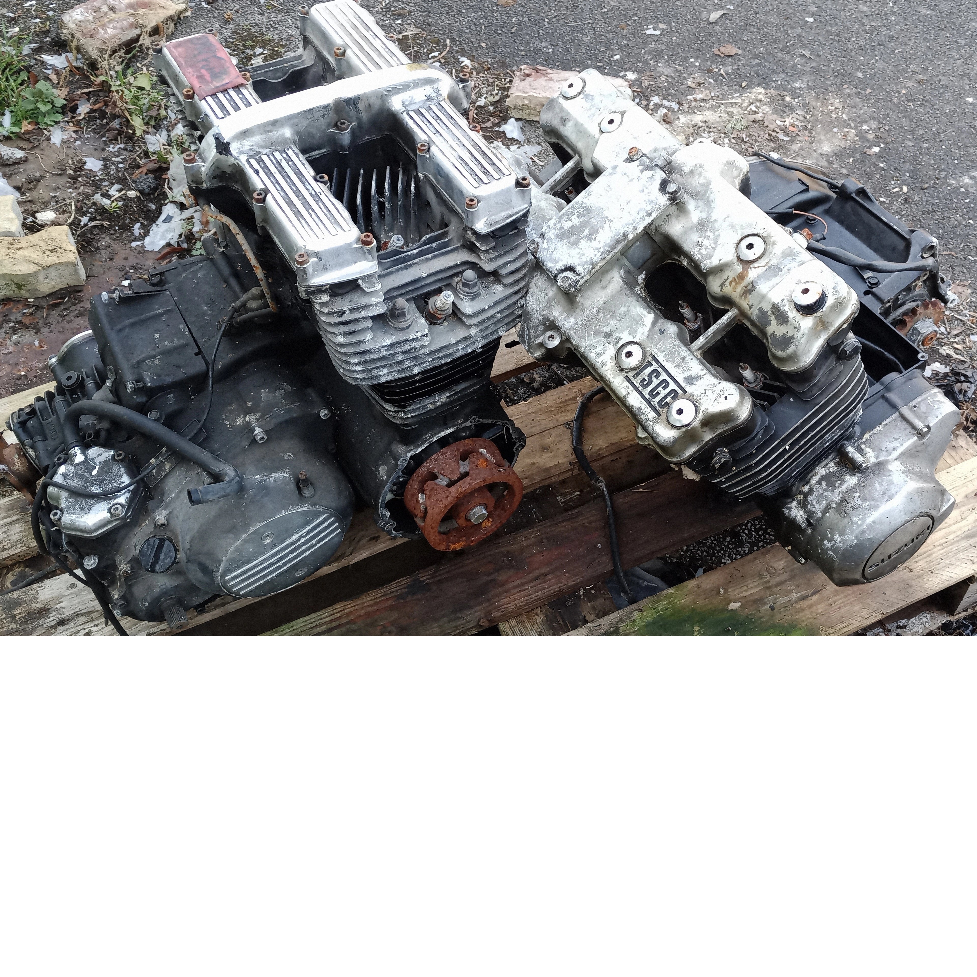 Lot de 12 moteurs moto et scooter pour pièces