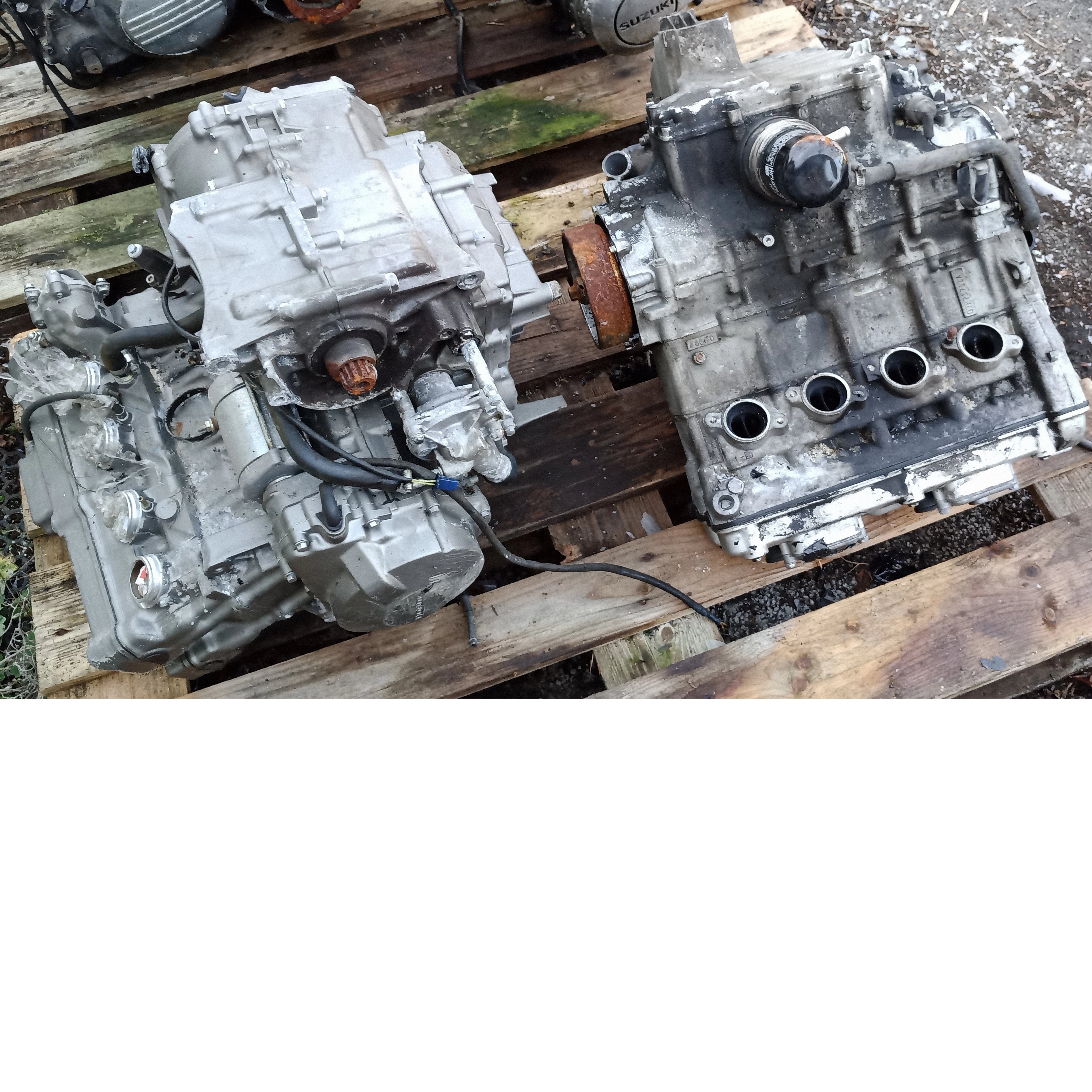 Lot de 12 moteurs moto et scooter pour pièces