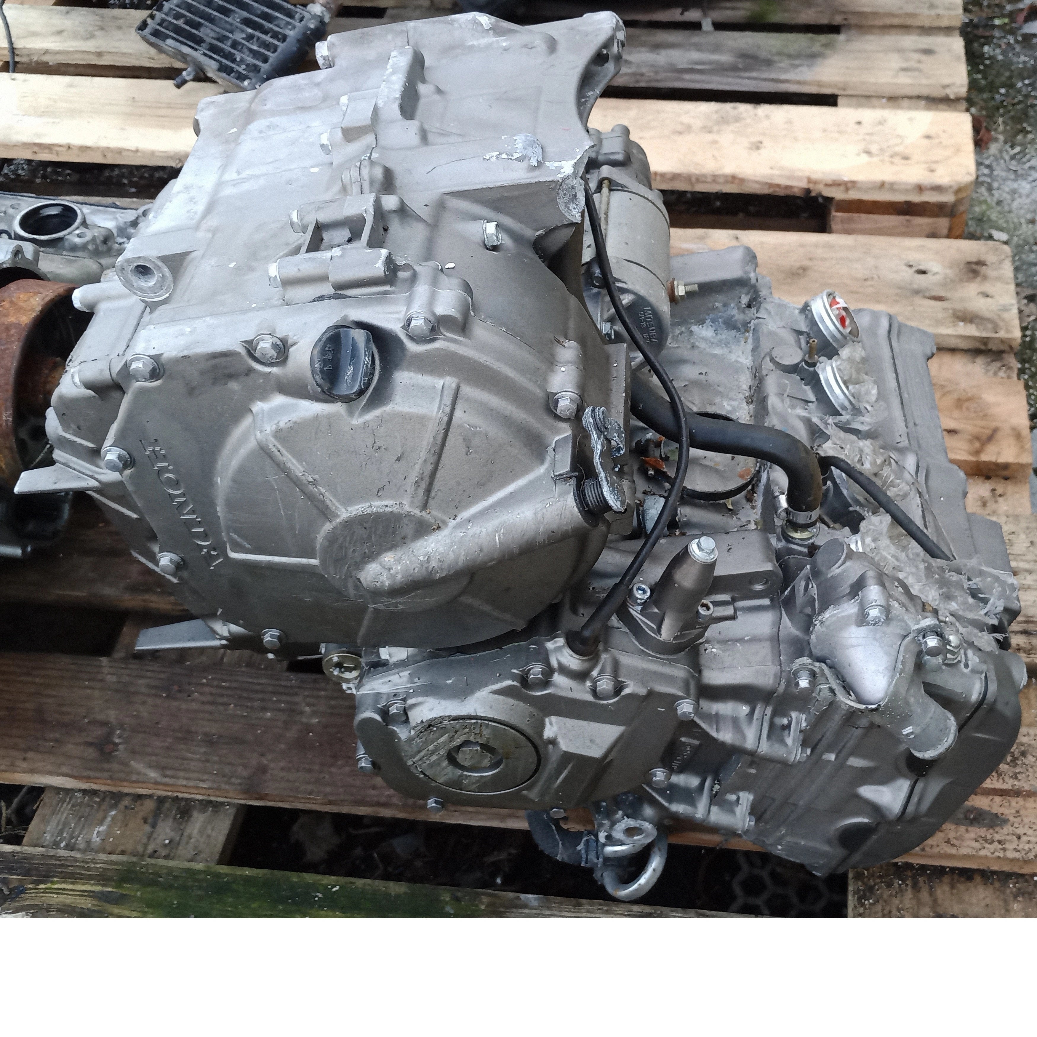 Lot de 12 moteurs moto et scooter pour pièces