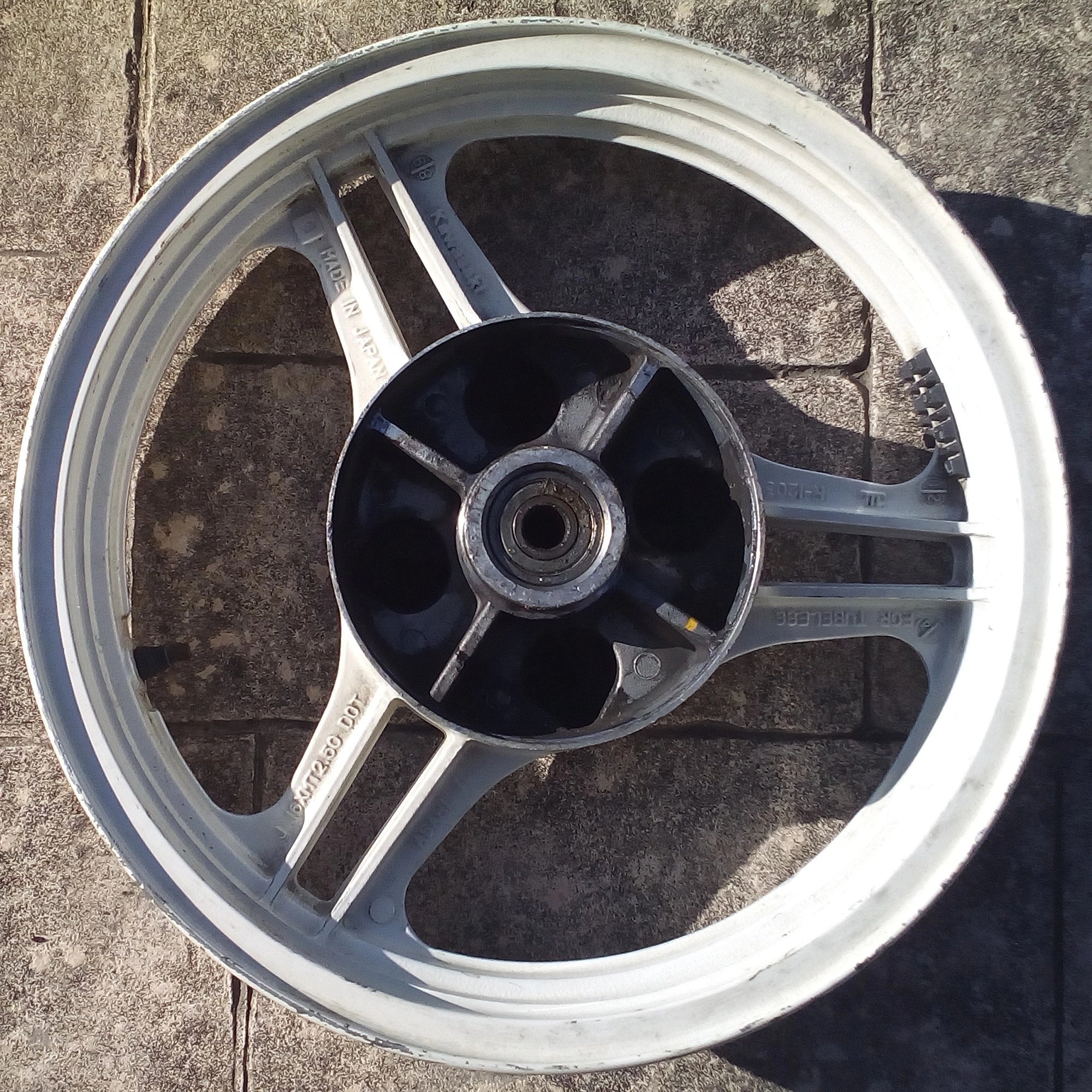 Jante arrière d'occasion pour Kawasaki GPZ 500 S 1987-1993 ref-00808